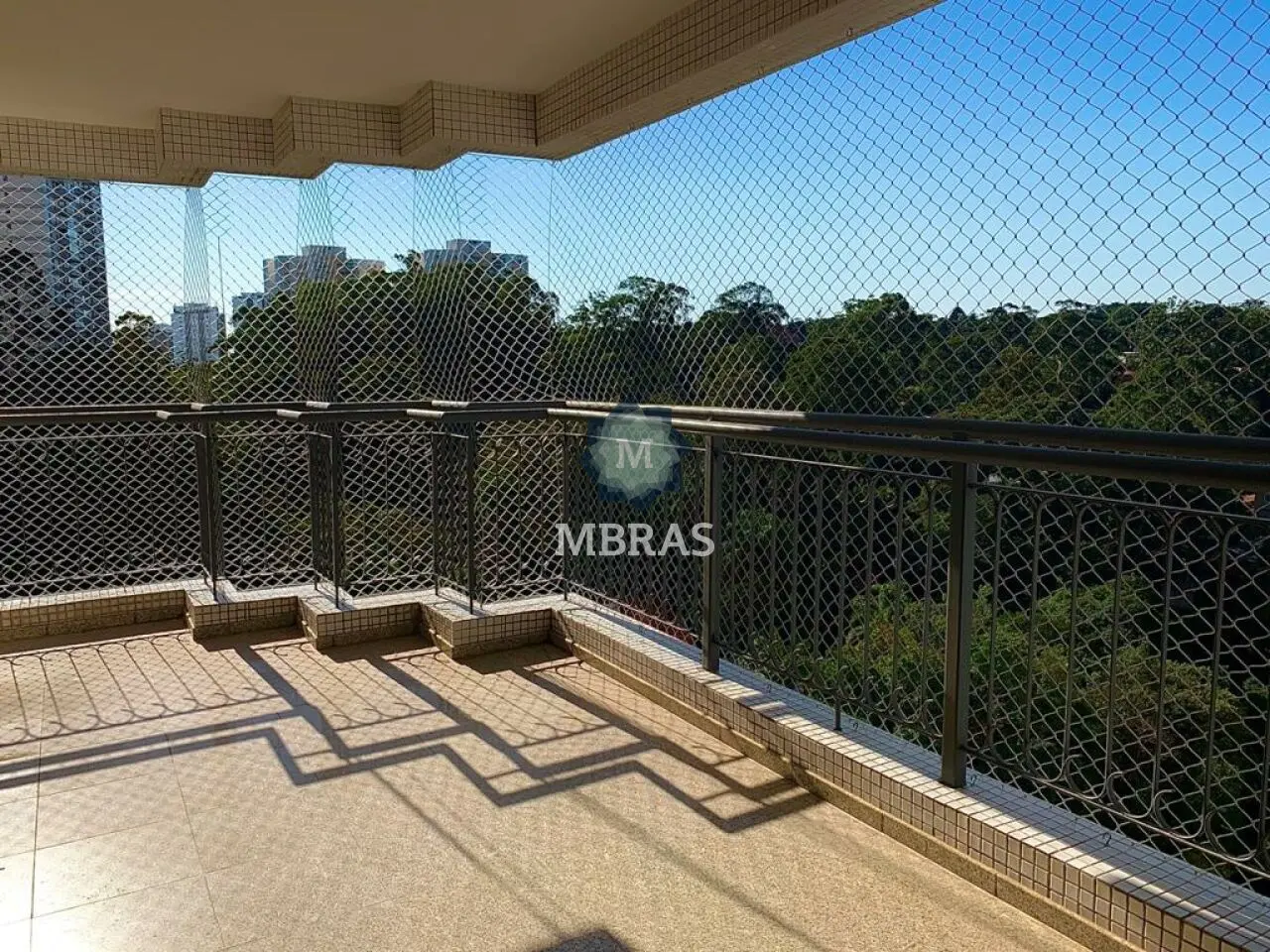 Espaçoso apartamento em condomínio fechado com excelente localização na Zona Sul. - foto 0