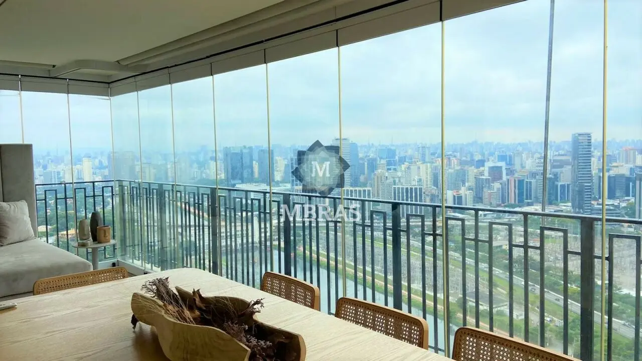 Maravilhoso apartamento com 236m², vista privilegiada da cidade em condomínio de altíssimo padrão - foto 0