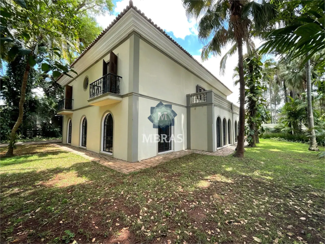 Maravilhosa casa no melhor estilo colonial no coração do Jardim América. - foto 0