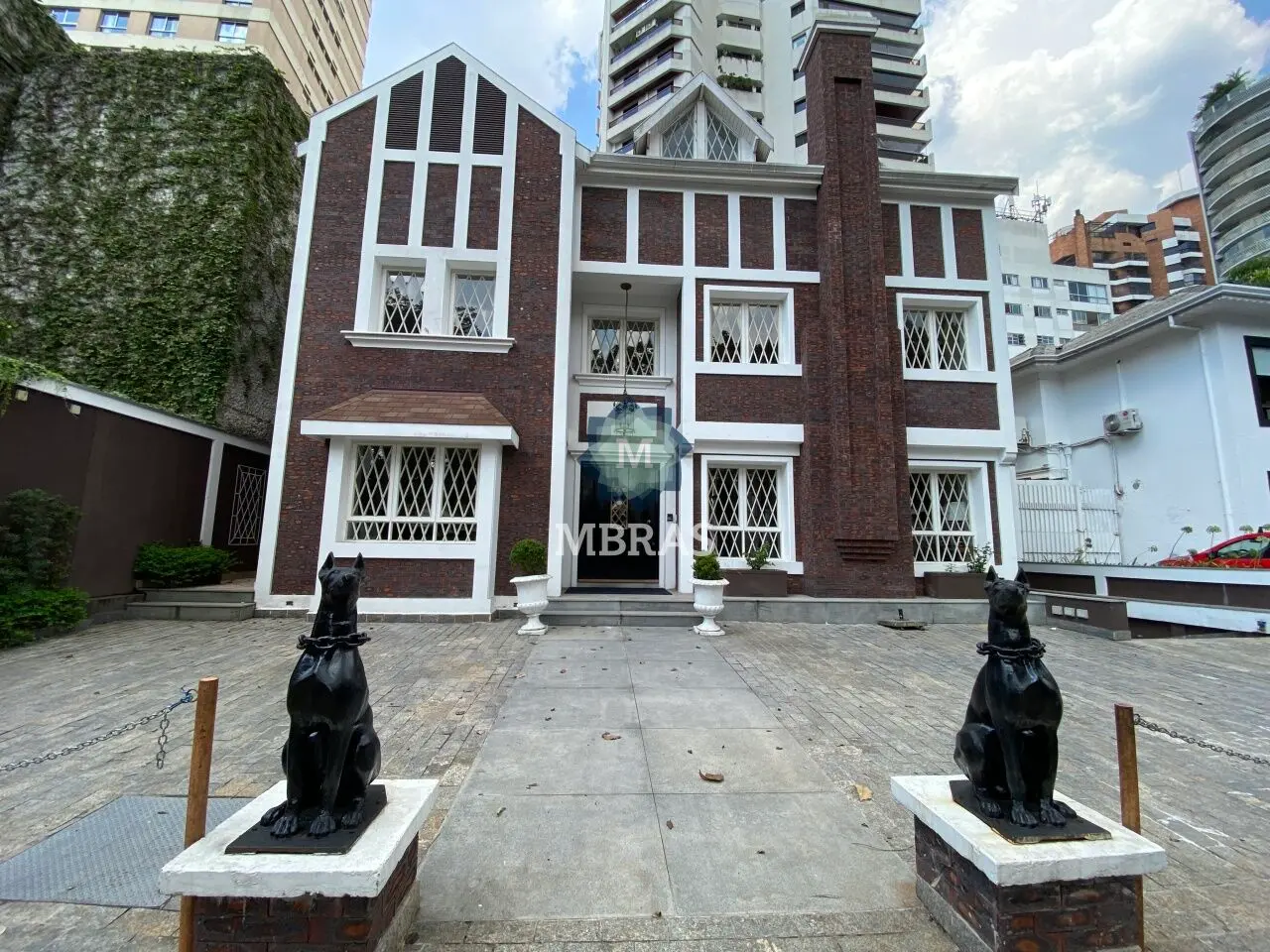 Exuberante imóvel para uso comercial no Jardins - foto 0