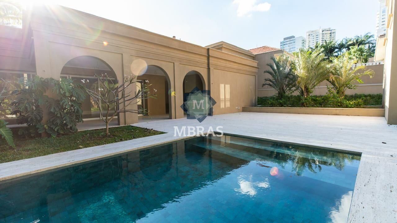 Elegância Atemporal no Jardim Europa - foto 0