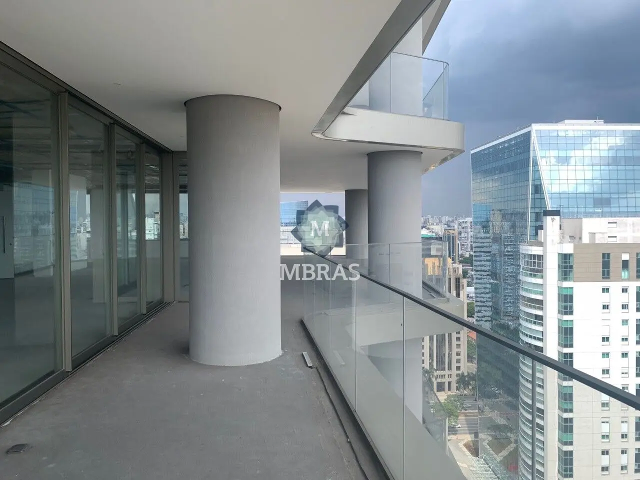 MORE NAS ALTURAS EM UM CONDOMÍNIO DE ALTO LUXO COM VISTA PERMANENTE PARA O PARQUE DO POVO - foto 0