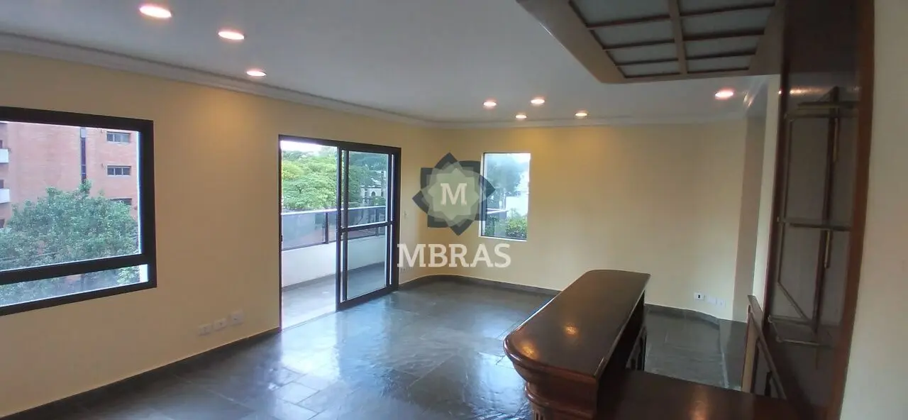 Majestoso e clássico apartamento com excelente localização em Moema. - foto 0