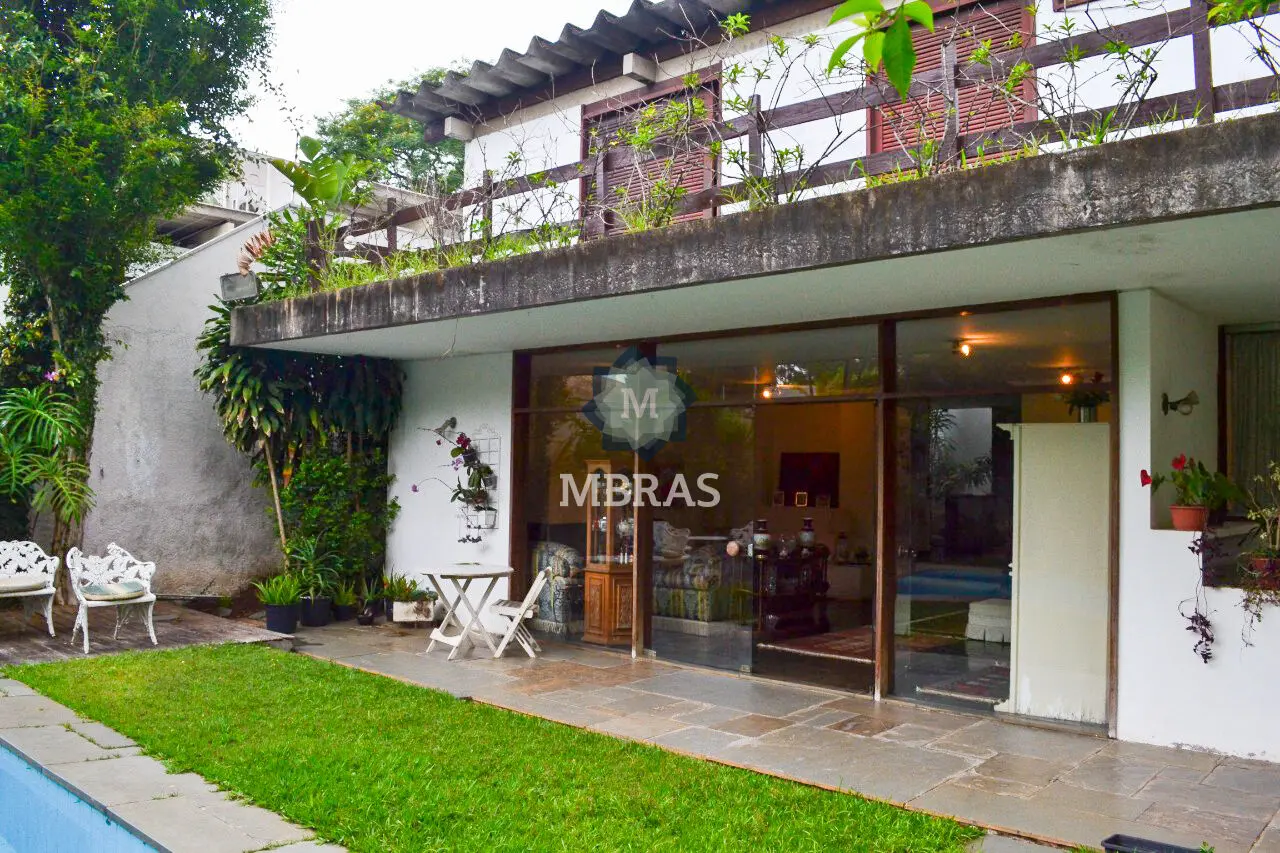 Casa com 4 Quartos sendo 3 Suites dentro de 600m² à Venda no JD. Guedala - foto 0