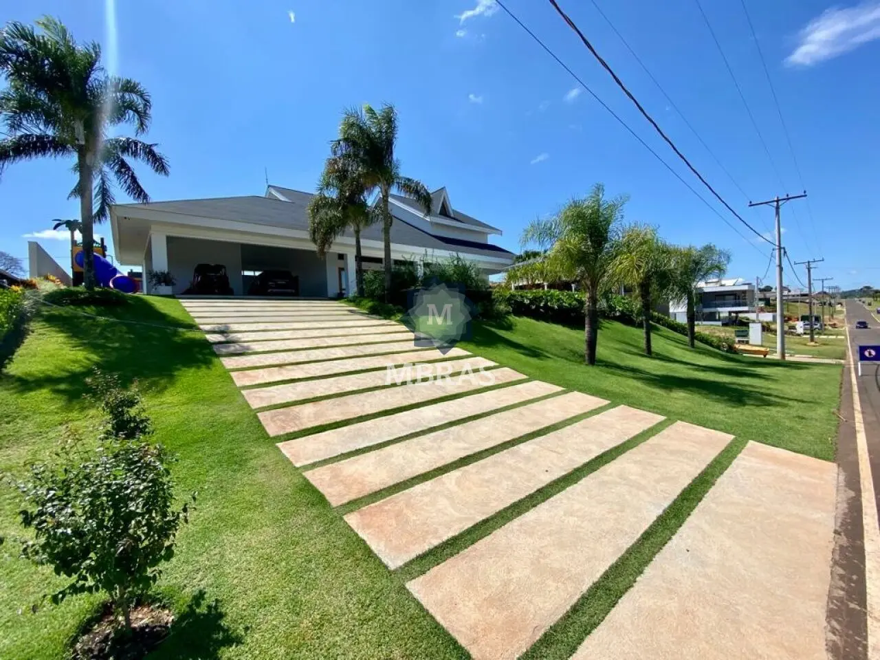 Casa de altíssimo padrão em luxuoso condomínio as margens da Represa de Jurumirim - foto 0