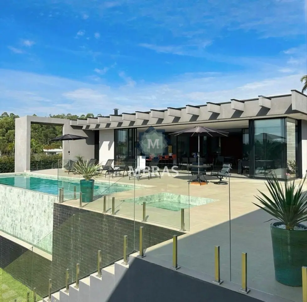 Maravilhosa casa recém construída com arquitetura Contemporânea | Terras de São José II - foto 0