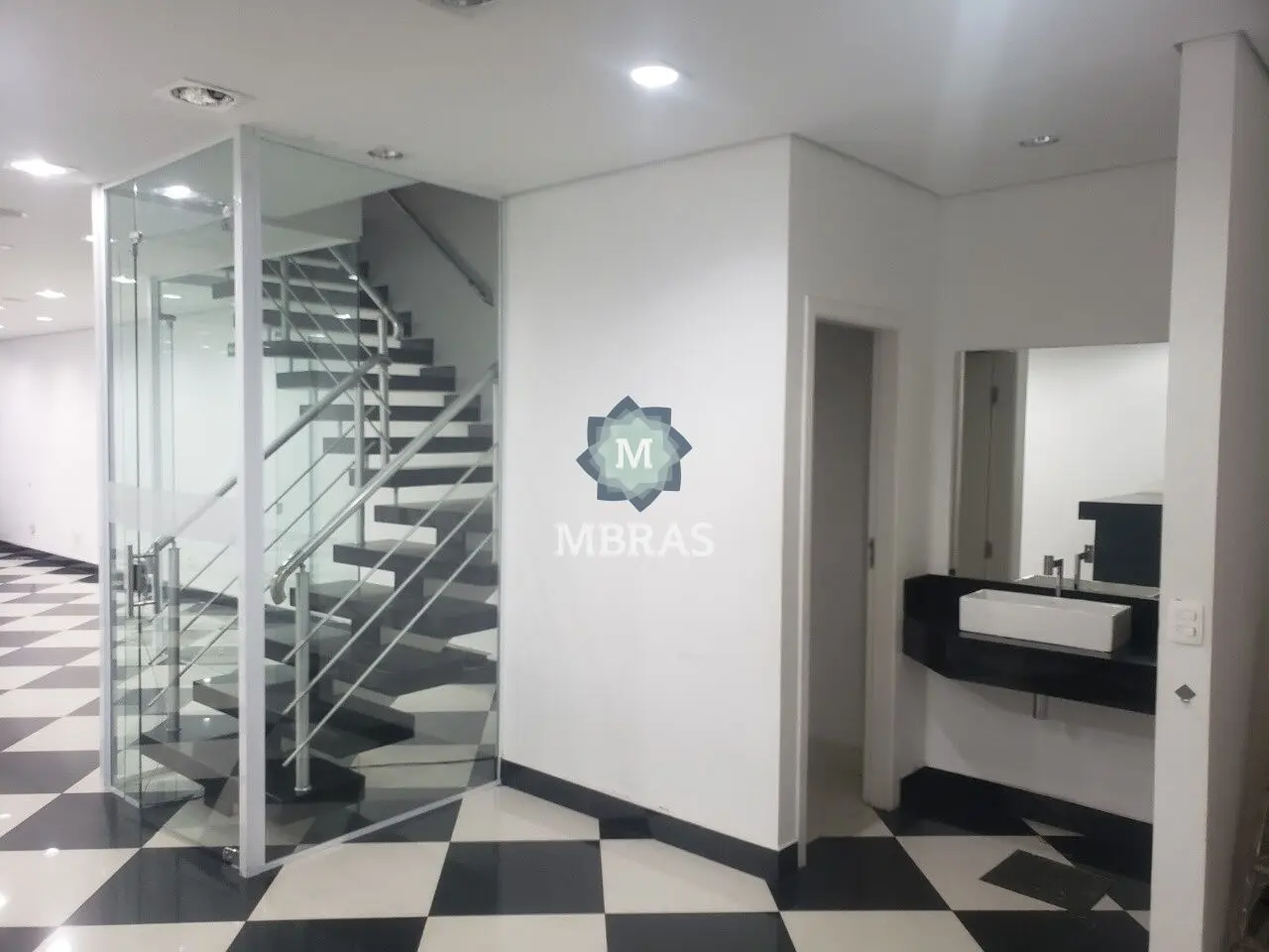 Edifício Comercial em excelente localização e com infraestrutura completa. - foto 0
