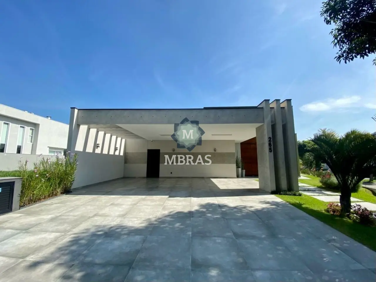 Belíssima casa térrea de esquina na Granja Viana - foto 0