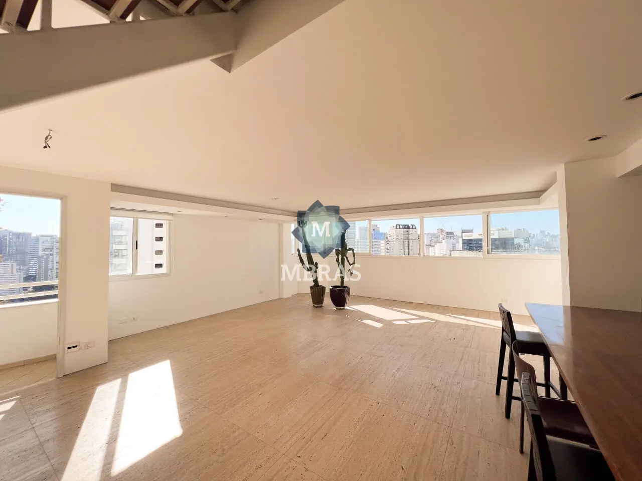 TRIPLEX COM LOCALIZAÇÃO PRIVILEGIADA NA VILA NOVA CONCEIÇÃO - foto 0