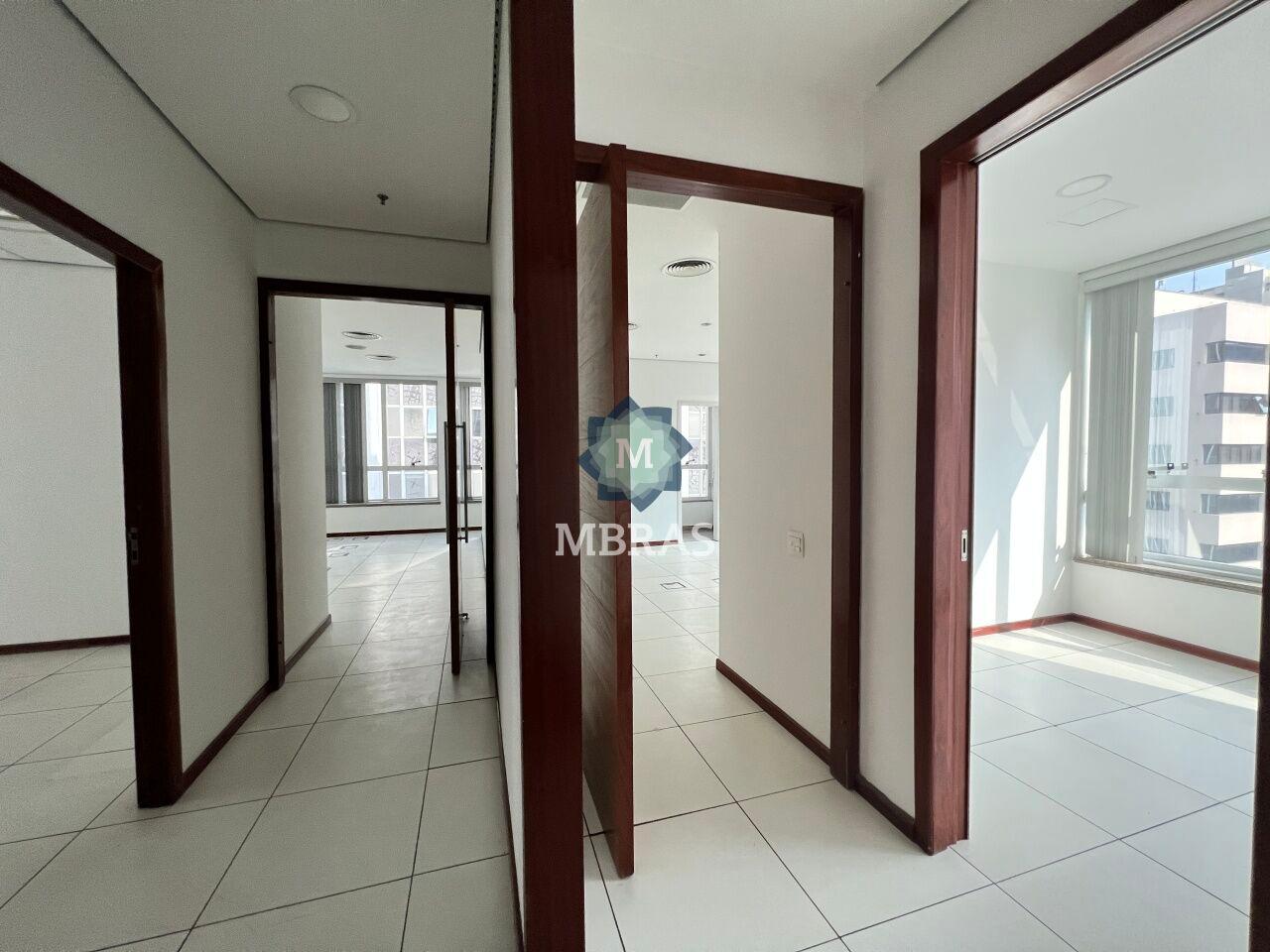 Laje comercial ampla com divisórias e excelente vista - Itaim Bibi - foto 0