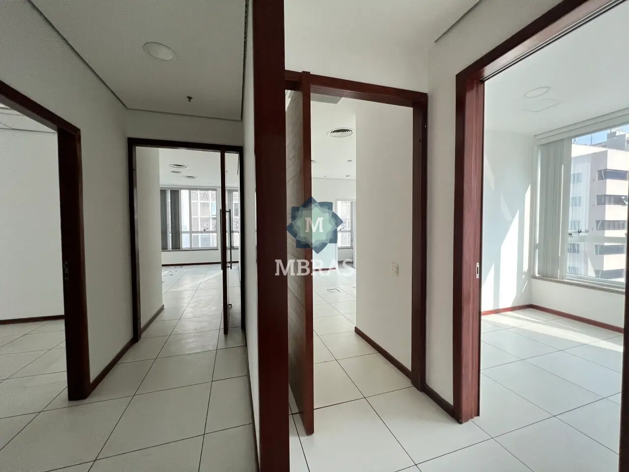 Laje comercial ampla com divisórias e excelente vista - Itaim Bibi - foto 0