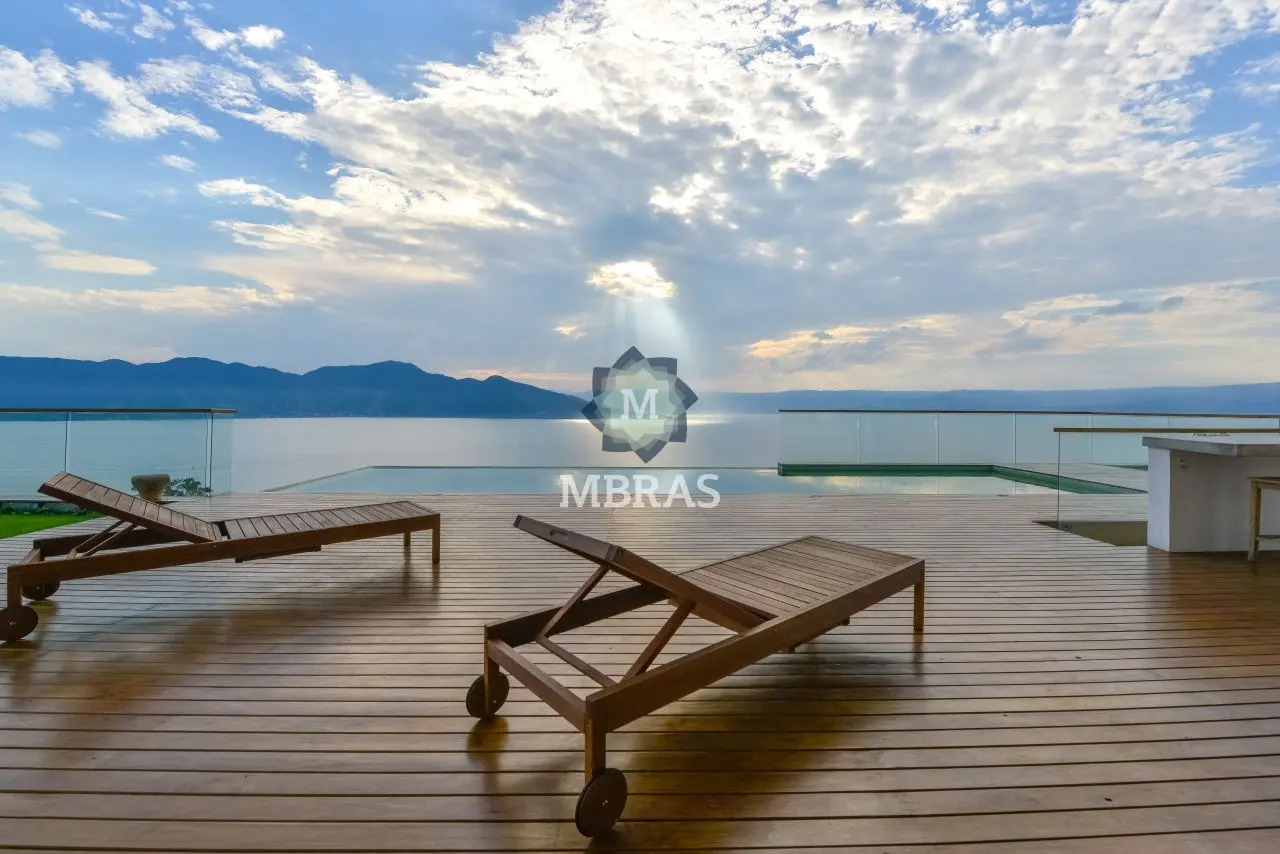 Espetacular casa à venda em condomínio fechado em Siriúba- Ilhabela - foto 0