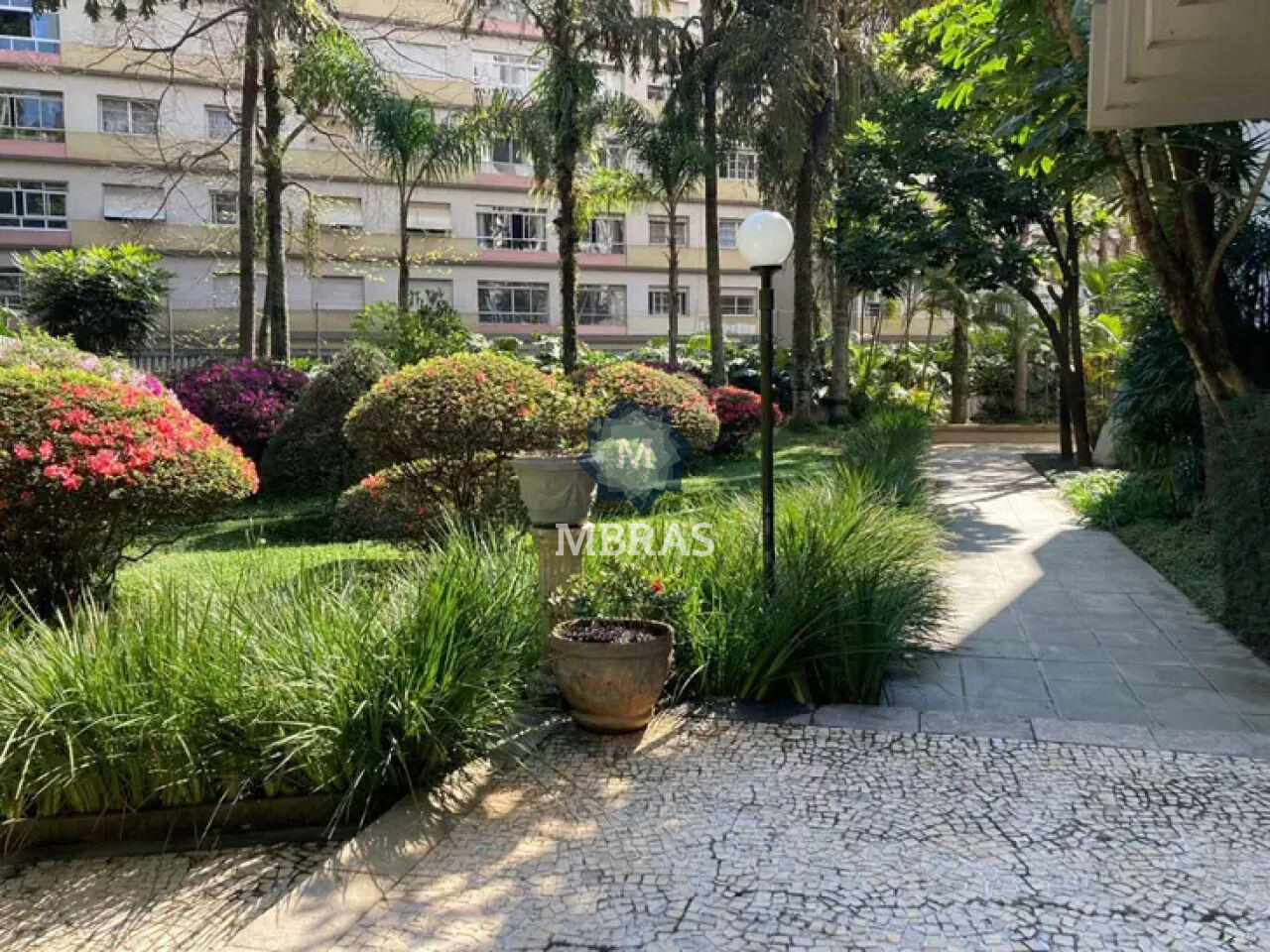 LINDO APARTAMENTO EM CONDOMÍNIO COM LOCALIZAÇÃO PRIVILEGIADA - foto 0