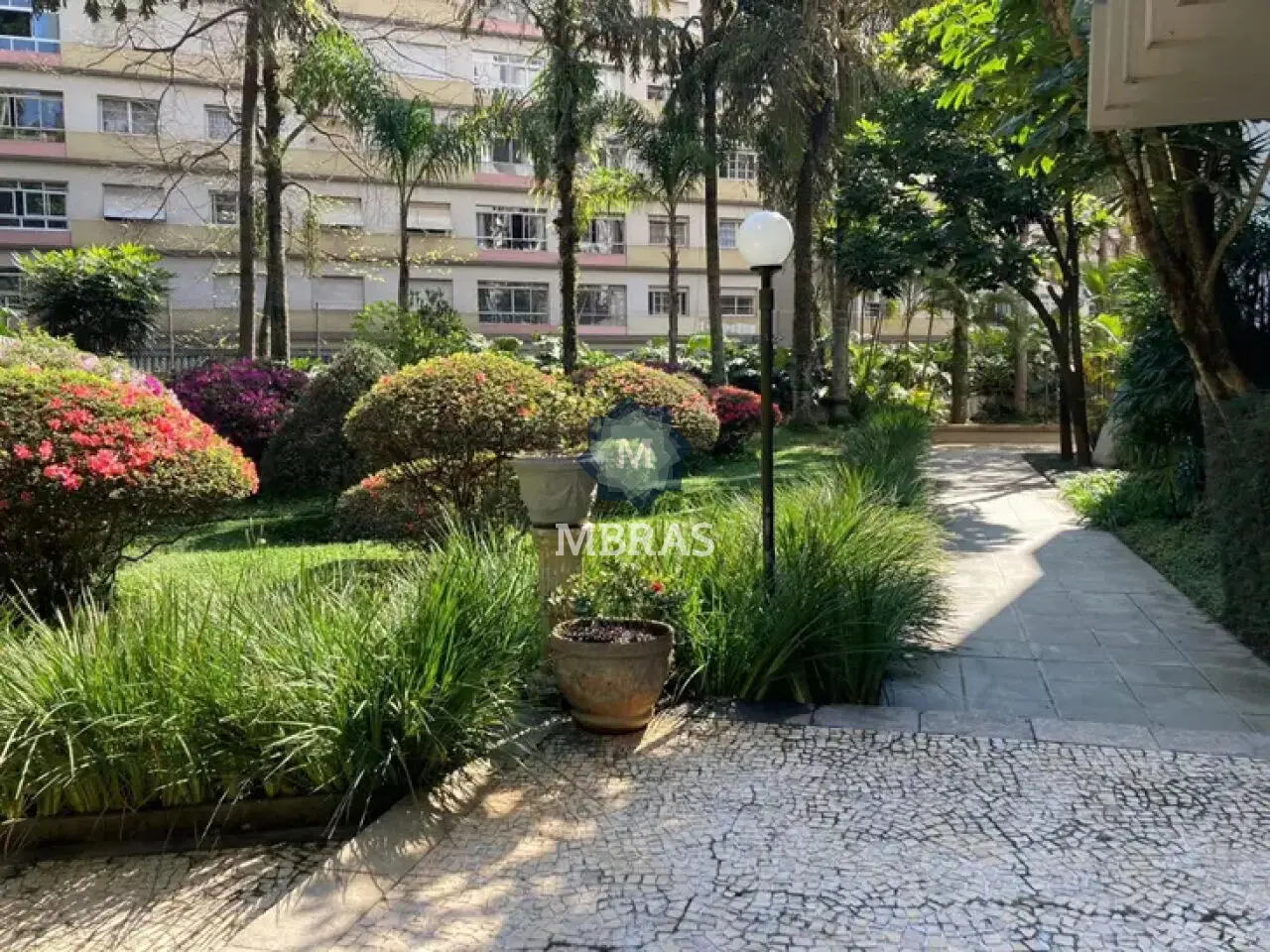 LINDO APARTAMENTO EM CONDOMÍNIO COM LOCALIZAÇÃO PRIVILEGIADA - foto 0