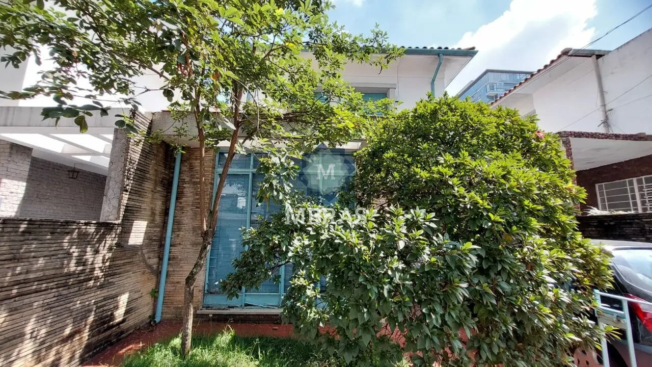 Oportunidade de Investimento no Jardim Paulistano: Casa Espaçosa com Potencial de Retrofit - foto 0