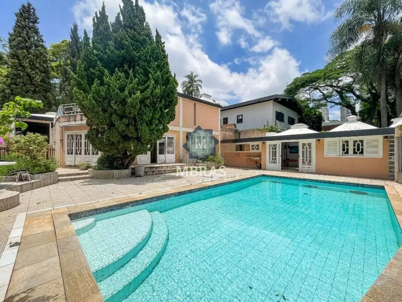 Casa em Rua Fechada com Guarita - Segurança 24h - foto 0
