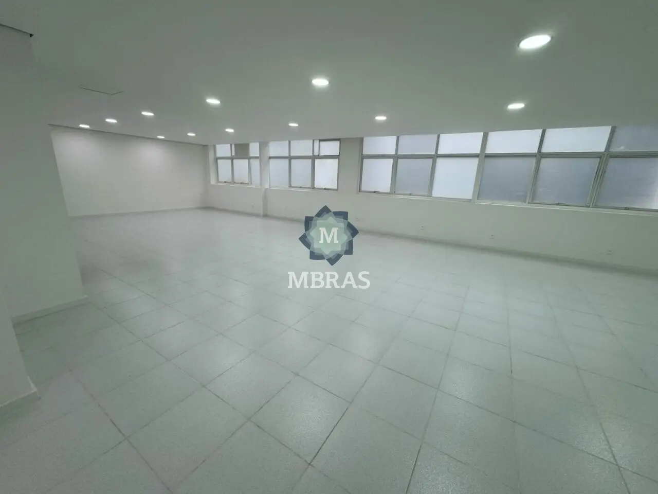 Excelente Conjunto Comercial próximo ao Rosewood - foto 0
