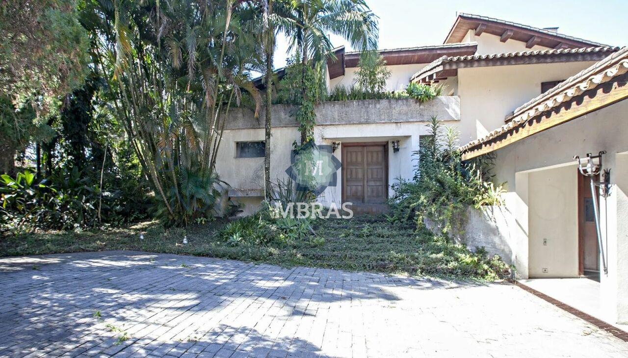 Casa com 1.296m² em terreno arborizado de 2.000m² / Ótima oportunidade para reforma - foto 0