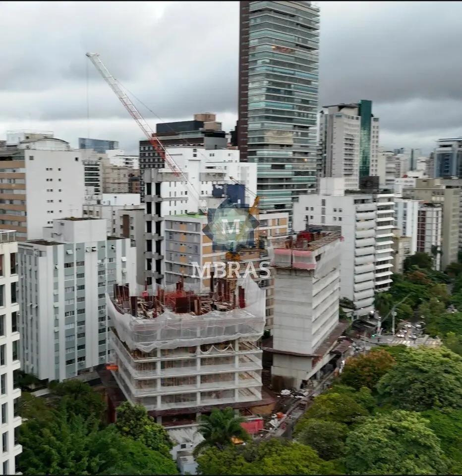 Apartamento em edifício assinado por Isay Weinfeld - foto 0