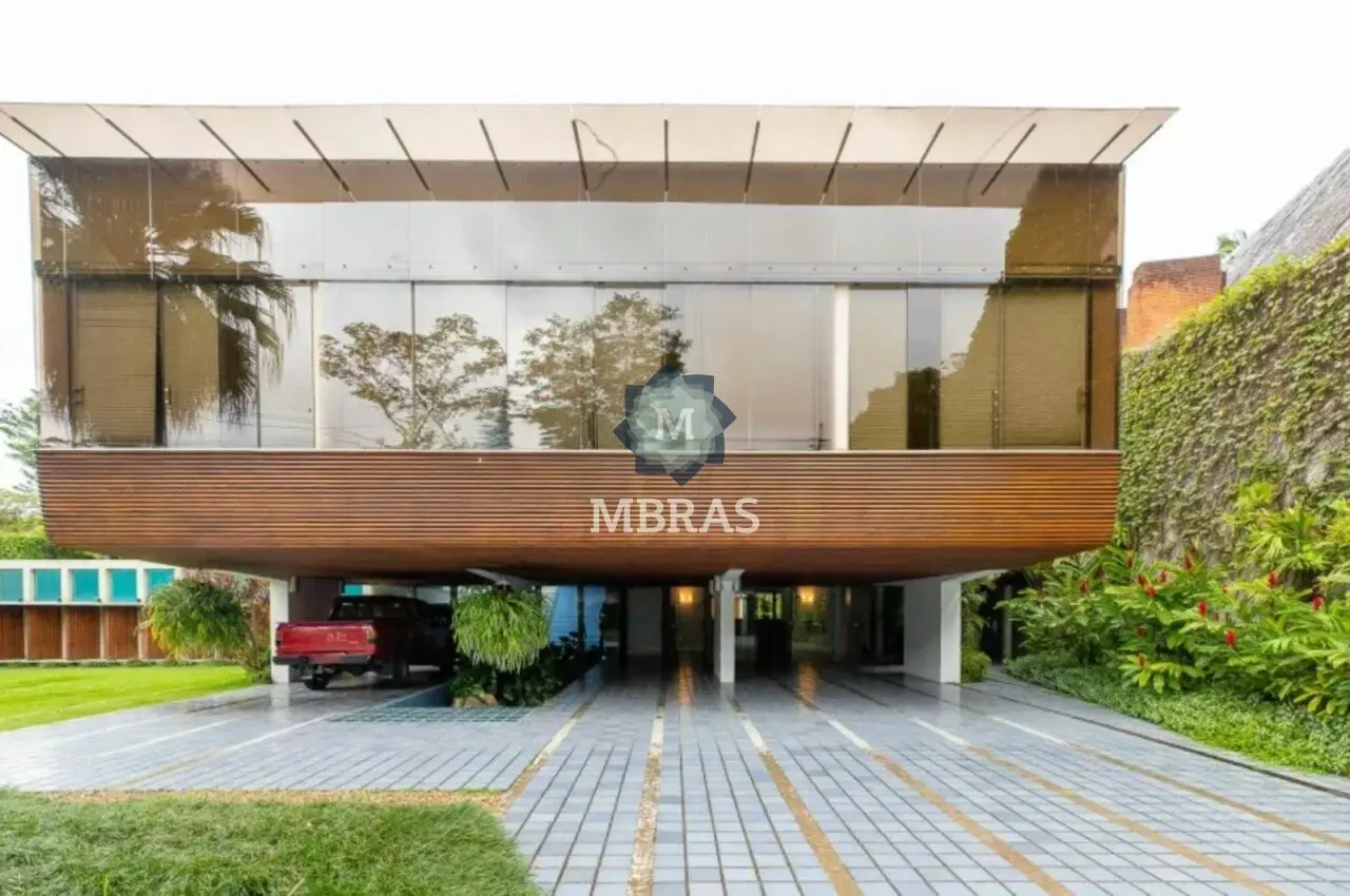 Casa imponente com projeto assinado por Sérgio Bernardes - foto 0