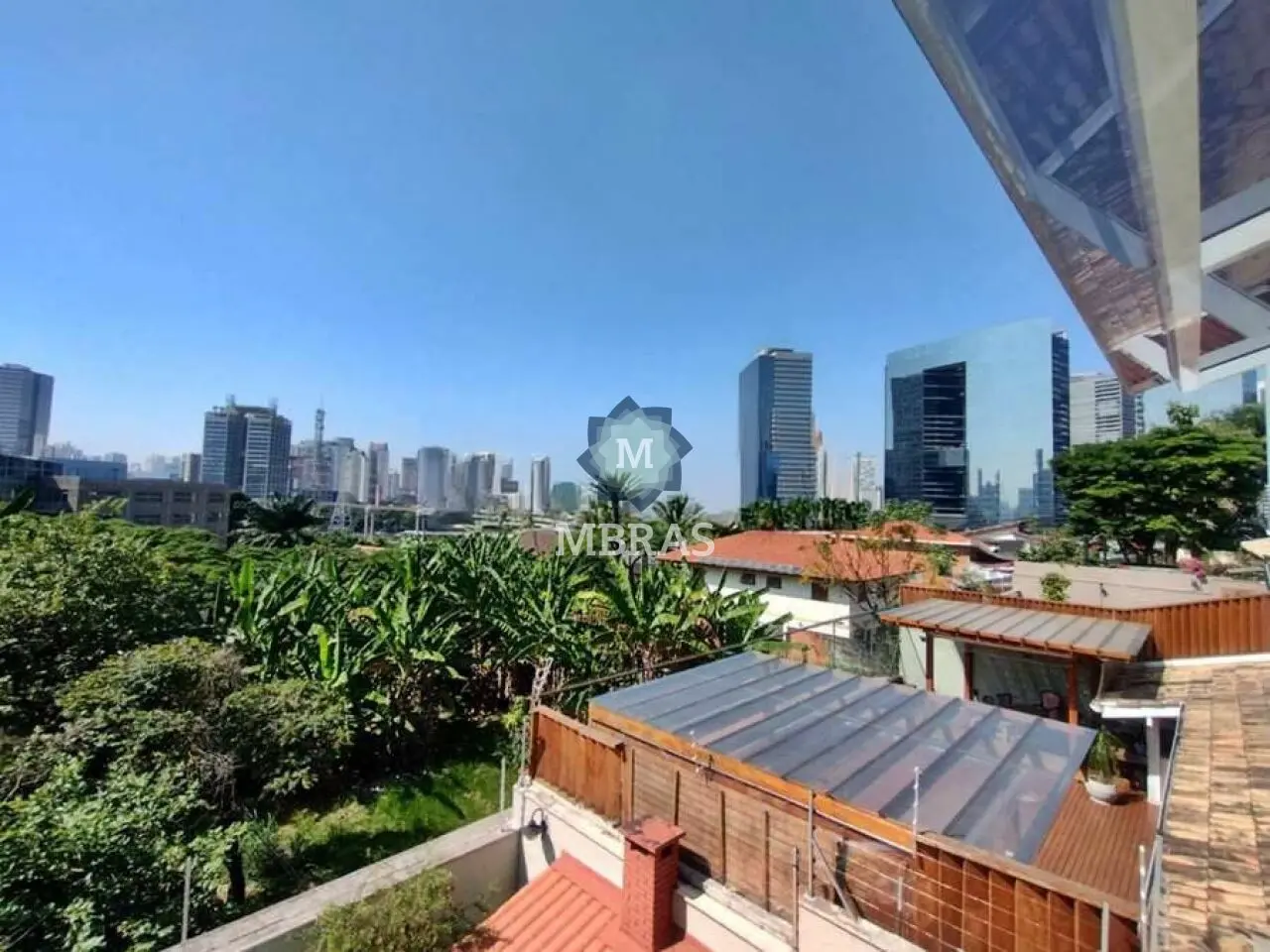 Casa em condomínio com potencial pra reforma - foto 0