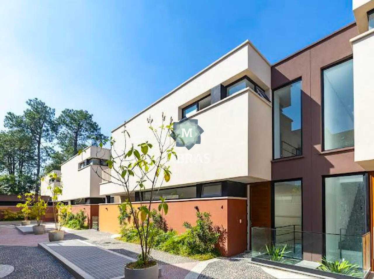 Casa de Condomínio com 4 Quartos e 5 banheiros à Venda, 541m²m - foto 0