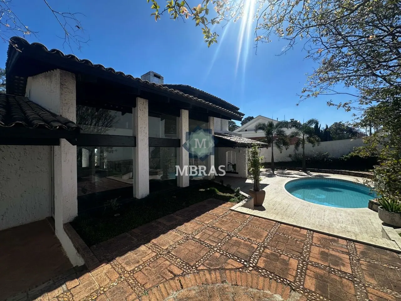 Casa Espaçosa com Piscina e 4 Vagas no Coração do Jardim Guedala - foto 0