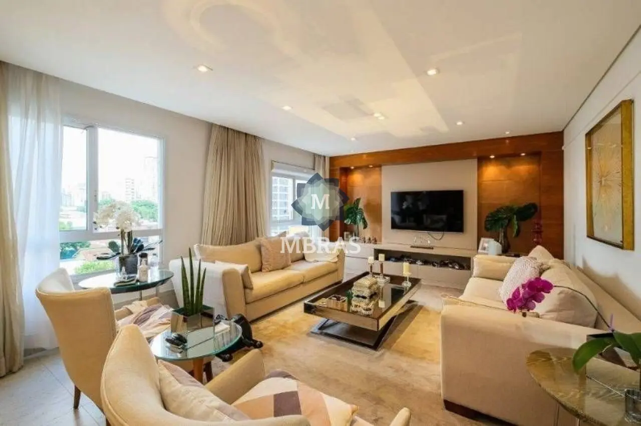 Apartamento de 210m² totalmente reformado na Vila Olímpia - foto 0