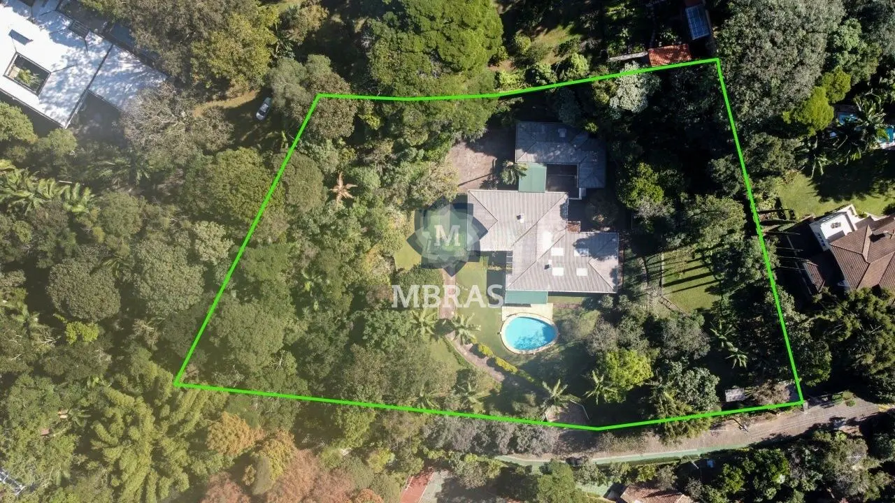 Casa Térrea Exclusiva com 4 Suítes, Piscina e 6.000 m² de Natureza Privativa - foto 0