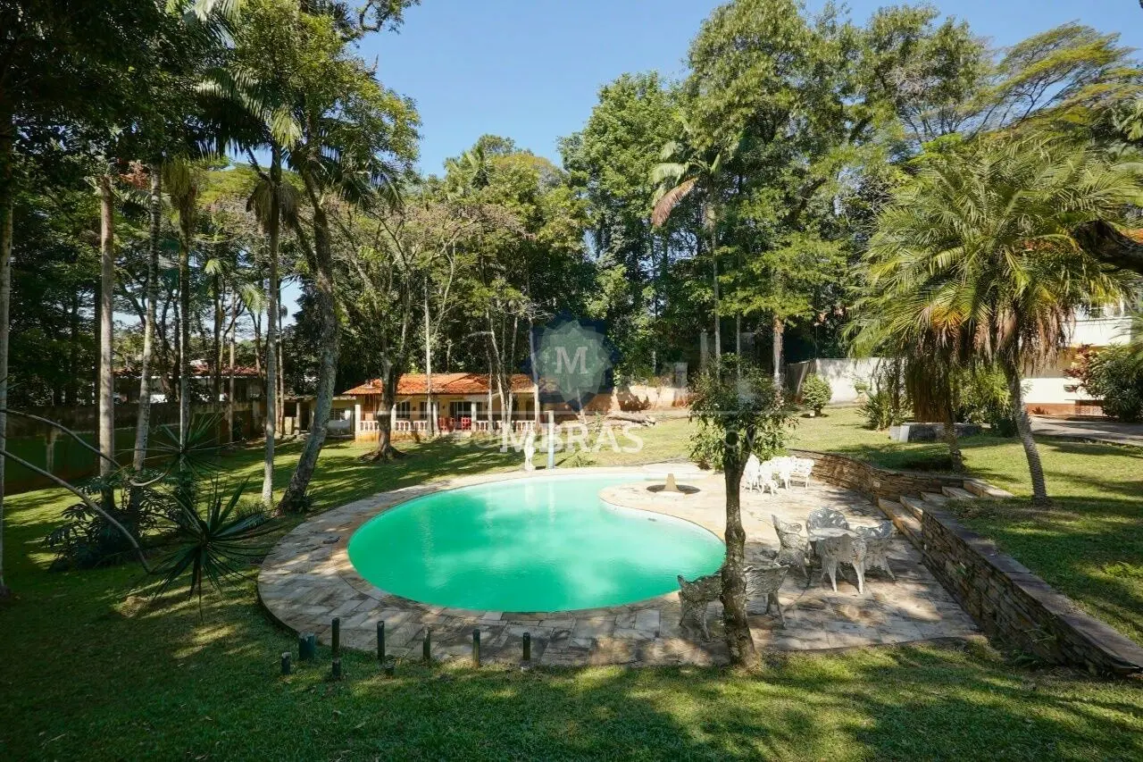 Residência Única e Integração Absoluta com a Natureza - foto 0