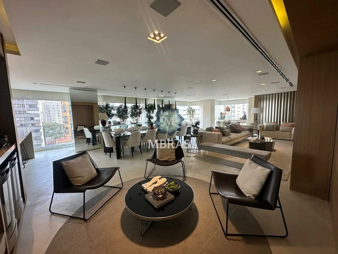 Assinado por Camila Klein: 332m² sofisticação e silêncio absoluto em Pinheiros - foto 0
