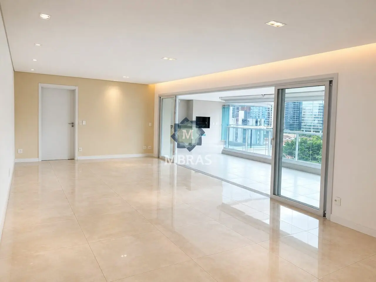 Um apartamento elegante de 250m² para viver com espaço, privacidade e conveniência. - foto 0