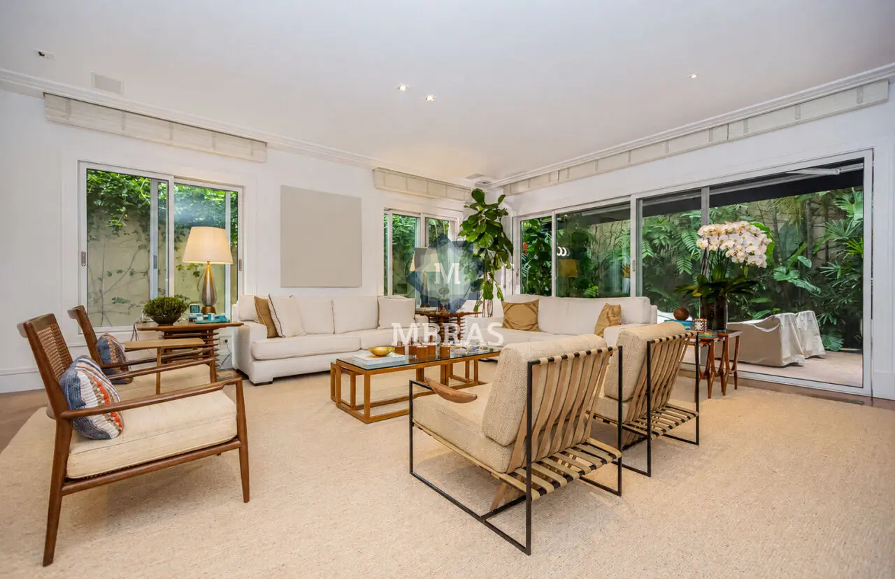 Casa Exclusiva de 634m² em Condomínio Fechado no Jardim Europa - foto 0