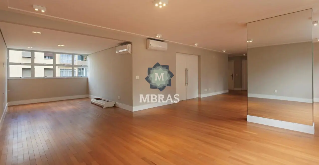 Apartamento Clássico de Alto Padrão com Planta Generosa e Sofisticação Atemporal - foto 0