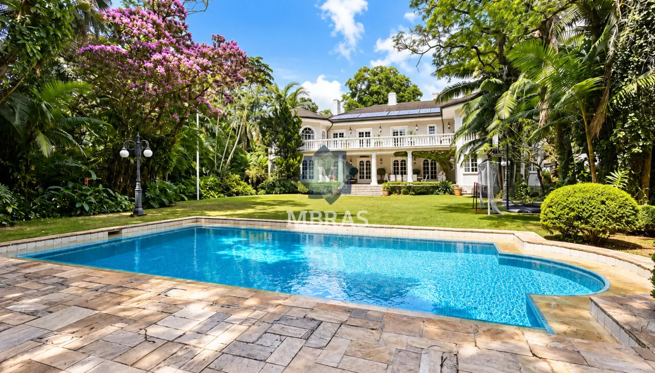 Casa Exclusiva Cercada por Verde e Privacidade - foto 1