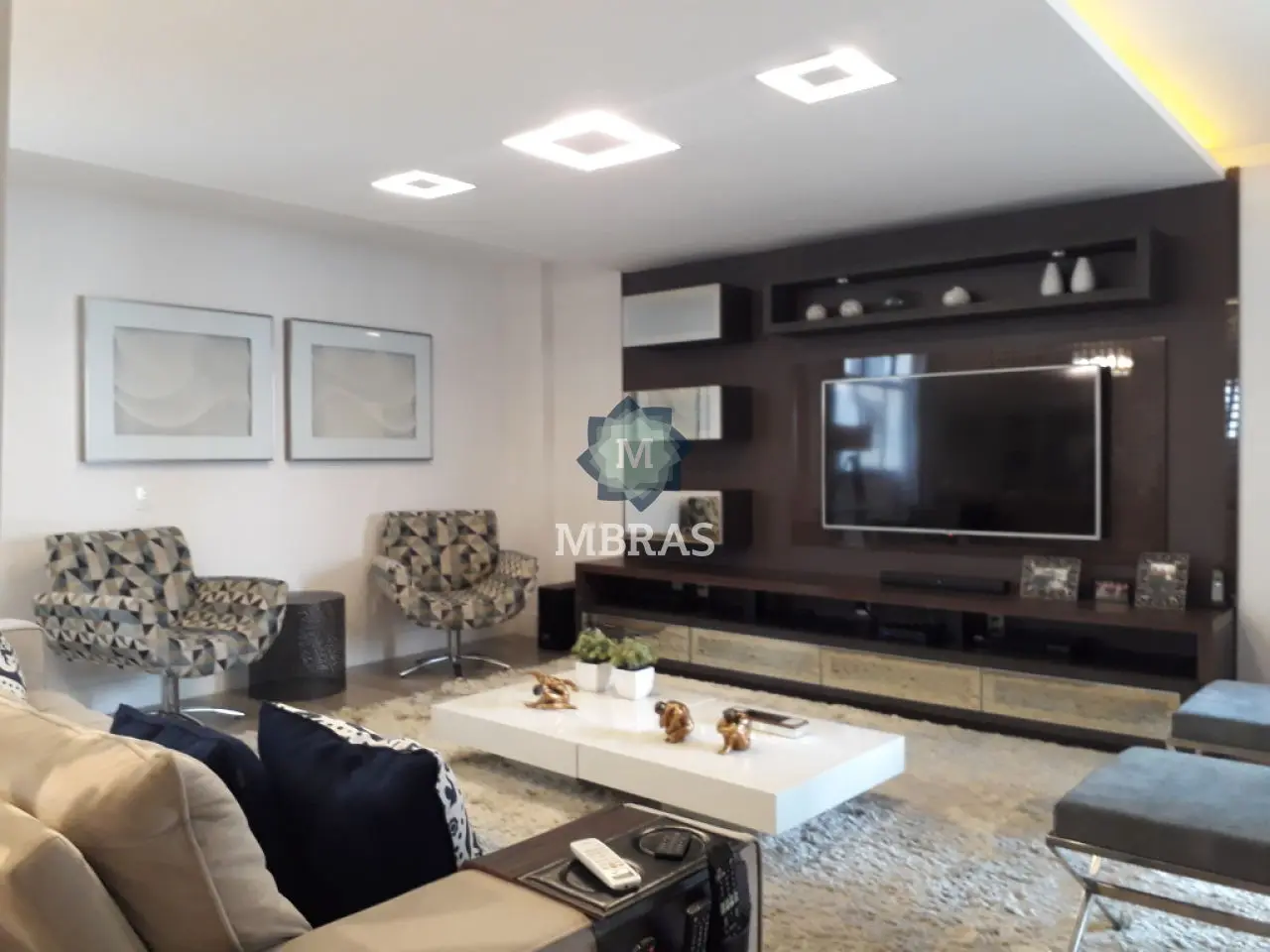 Apartamento nos Jardins, 210 m², 2 dormitórios, 1 suíte master, 2 vagas de garagem - foto 0